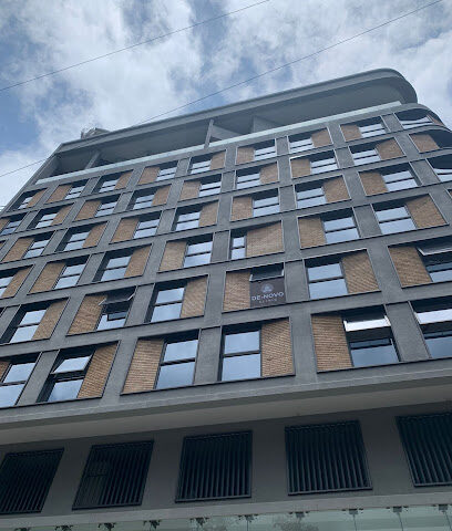 Dr. Aditi Ambekar - Gynecologist | Infertility Specialist | Laparoscopic Surgeon | High-Risk Pregnancy | Pune