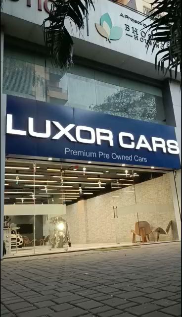 Luxor cars