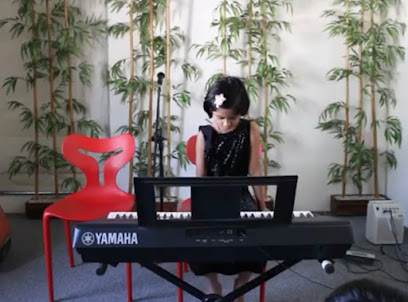 MAD OVER MUSIC ACADEMY