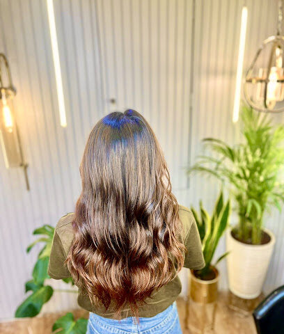 Niks International Salon, FC Road Branch